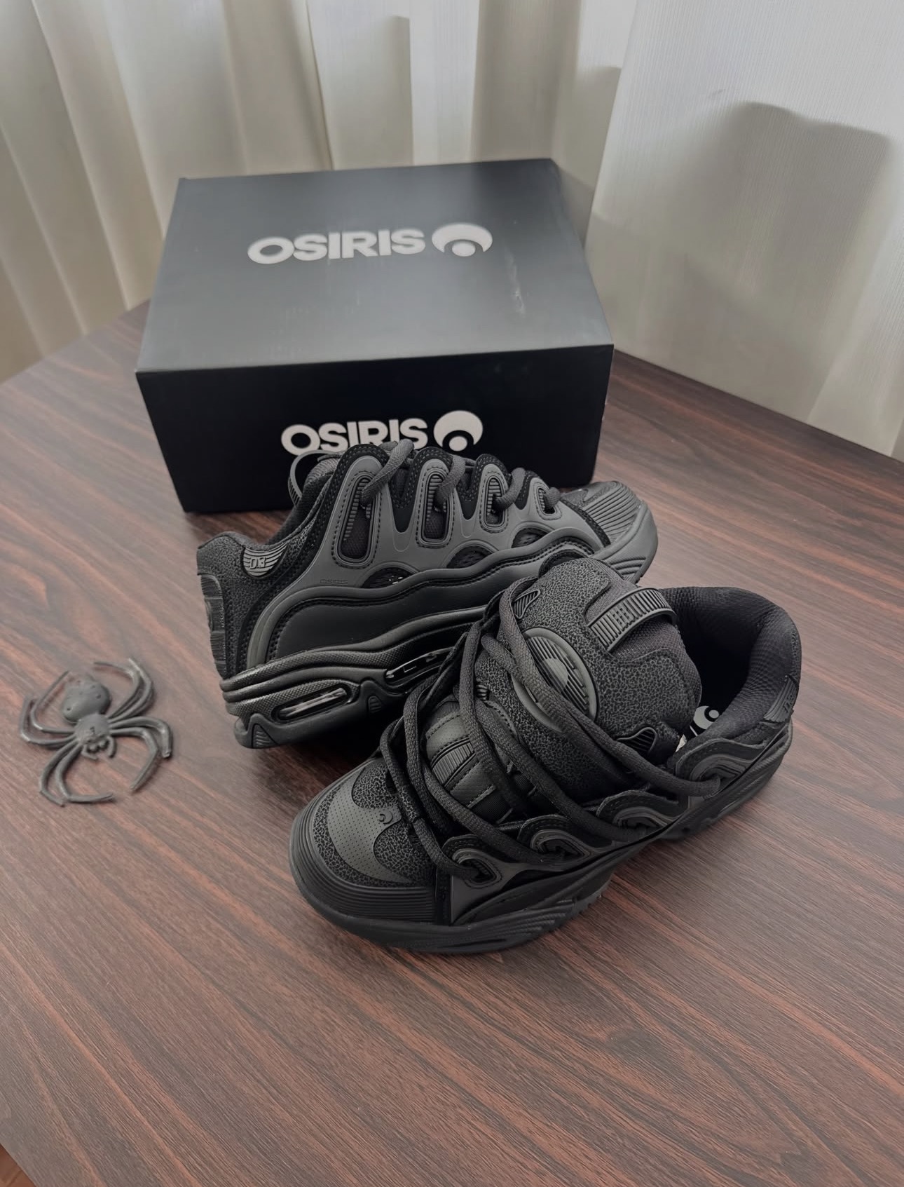 Zapatillas chunky negras Osiris D3 con su caja